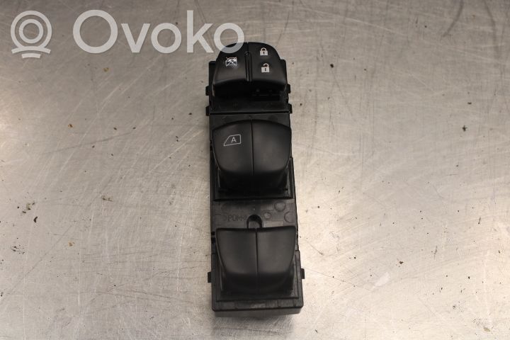Nissan Qashqai Interruttore di controllo dell’alzacristalli elettrico