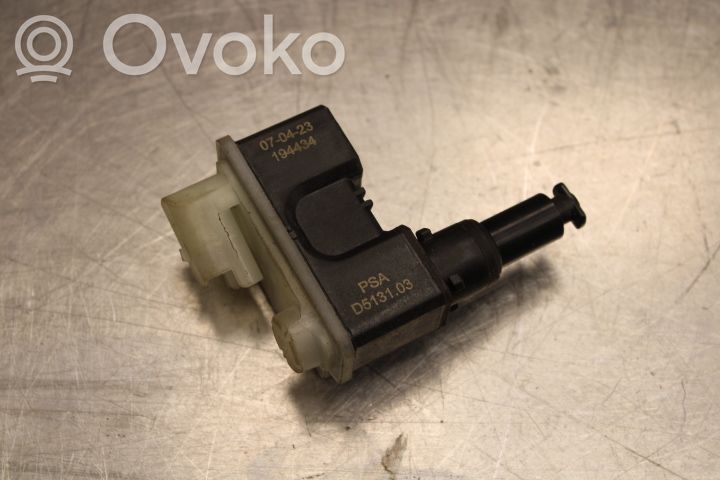Fuel tank cap lock   D513103