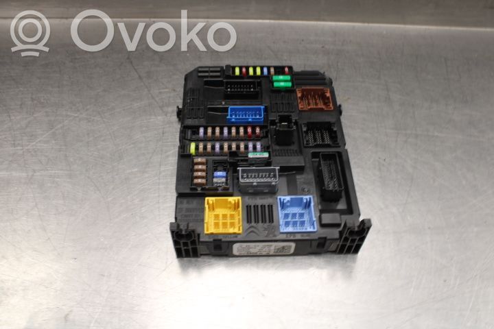 Opel Combo E Módulo de fusible 