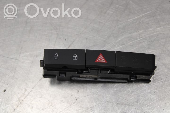 Opel Astra J Interrupteur feux de détresse