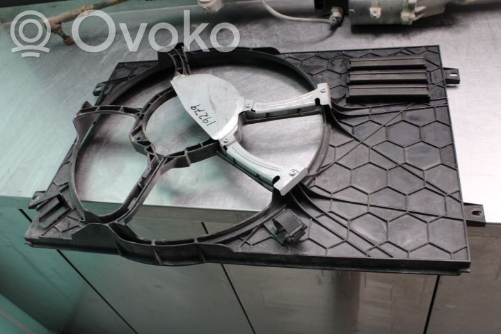 Volkswagen Tiguan Osłona wentylatora chłodnicy 