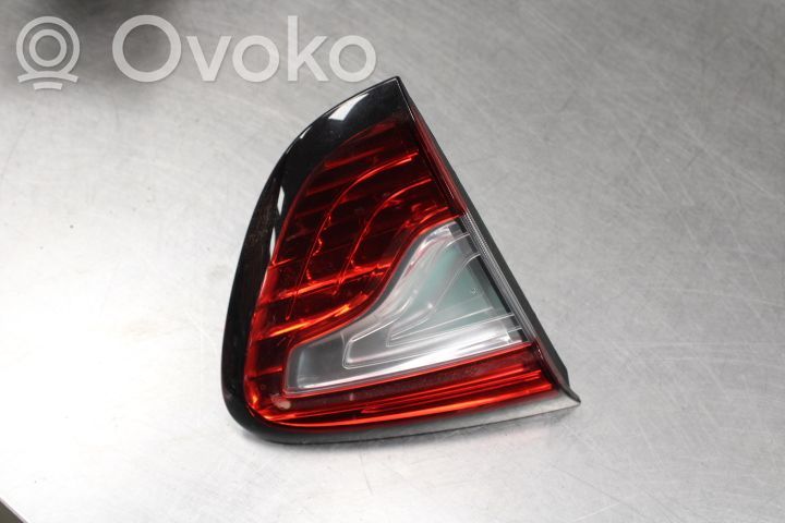 Renault Captur Takaluukun takavalot 