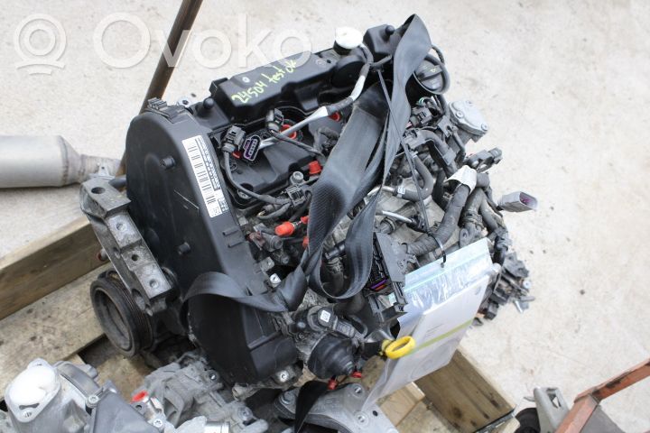 Silnik   04L100092R