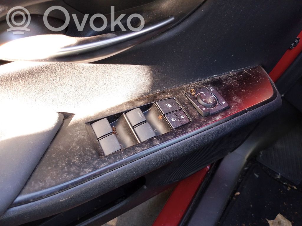 Electric window control switch   8404033180