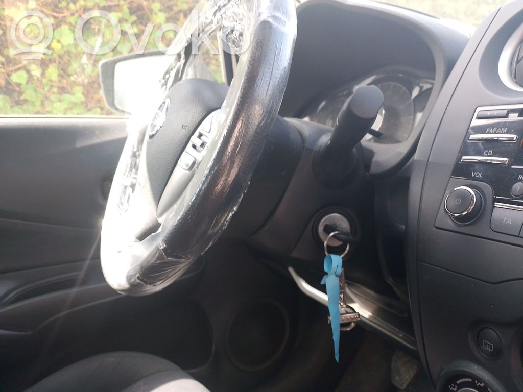 Nissan Note (E12) Steering wheel axle 
