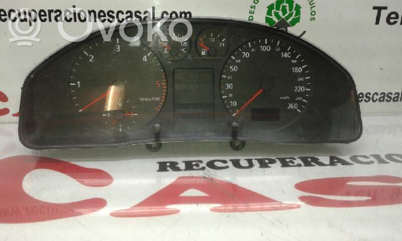 Audi A4 S4 B5 8D Licznik / Prędkościomierz 