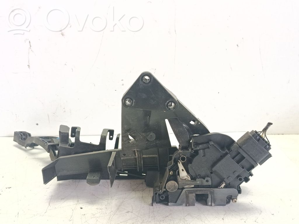 Volvo S40 Front door lock 