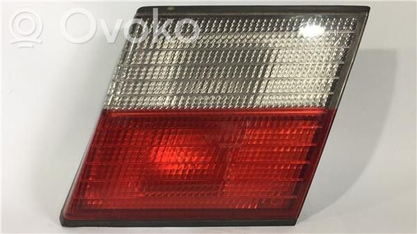 Nissan Primera Feux arrière sur hayon