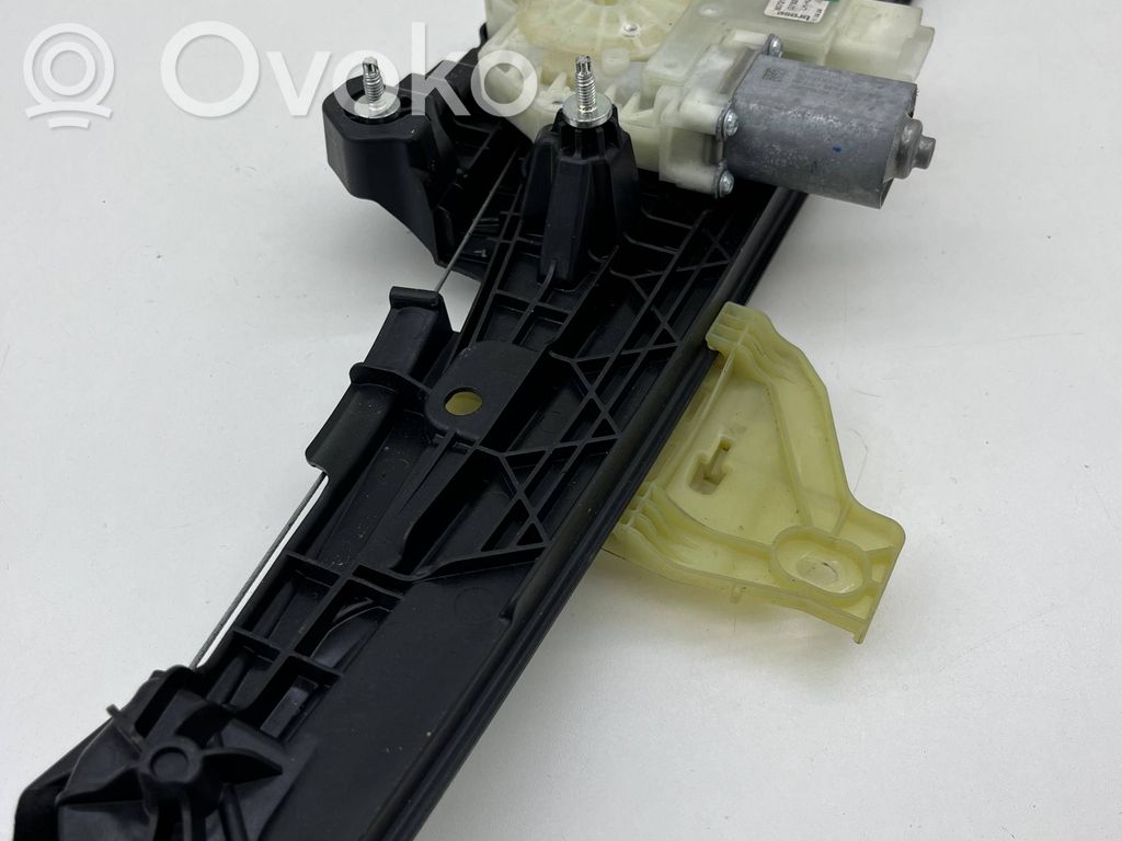 Renault Symbioz Front door window regulator with motor 