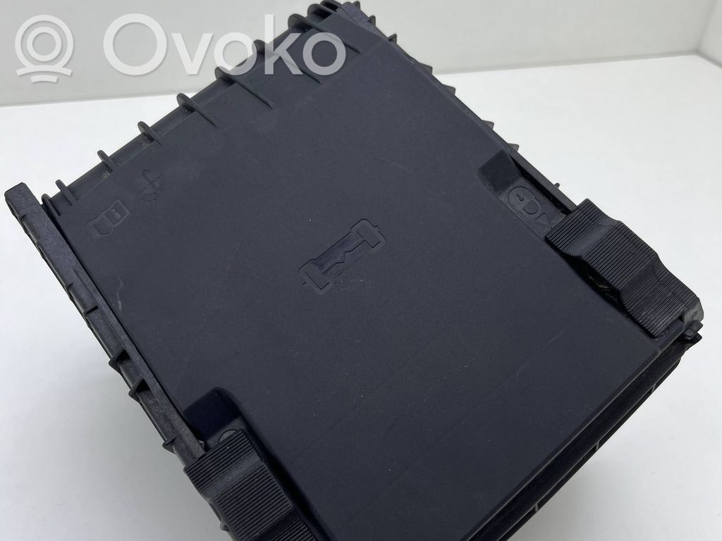 Volkswagen Golf VI Drošinātāju bloks 
