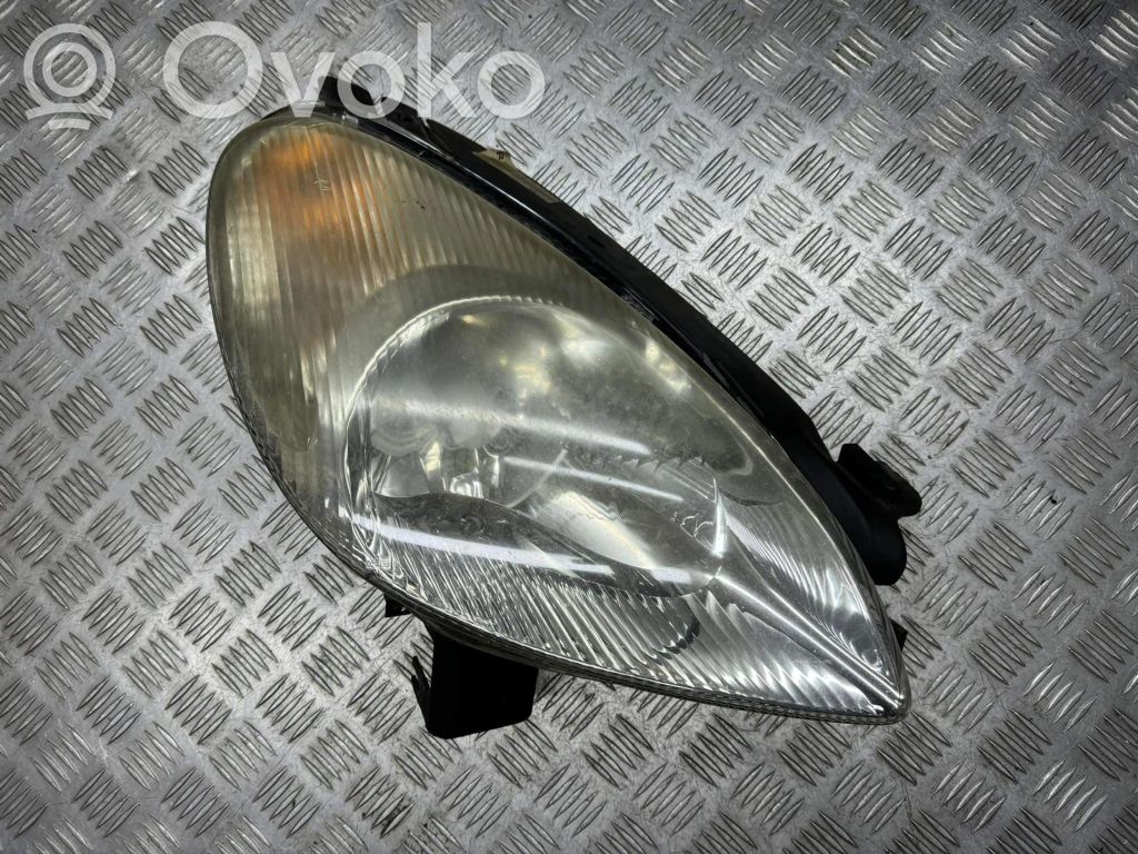 Citroen Xsara Picasso Lampa przednia 