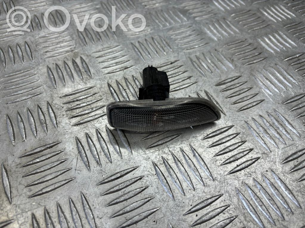 Volvo V70 Front fender indicator light 