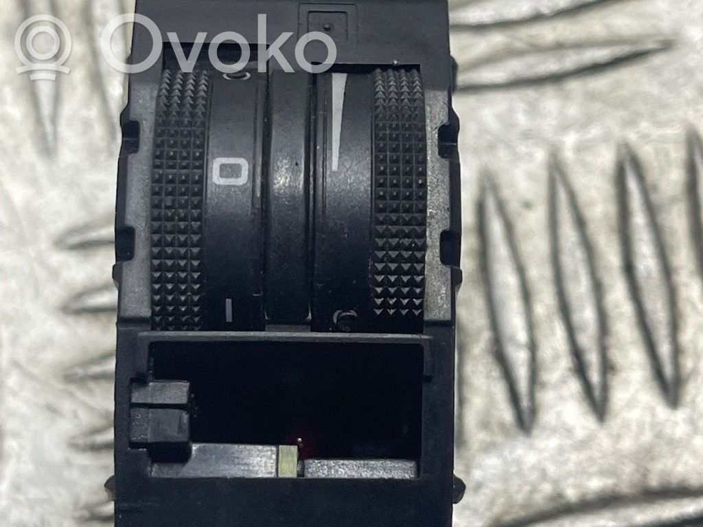 Headlight level height control switch   4B0919094,04052205
