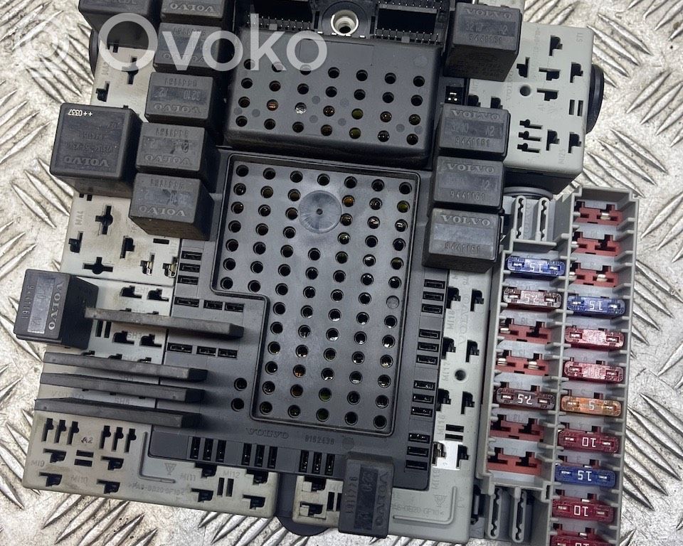 Volvo S60 Fuse module 