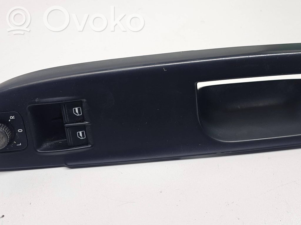 Volkswagen PASSAT B6 Front door window switch trim 