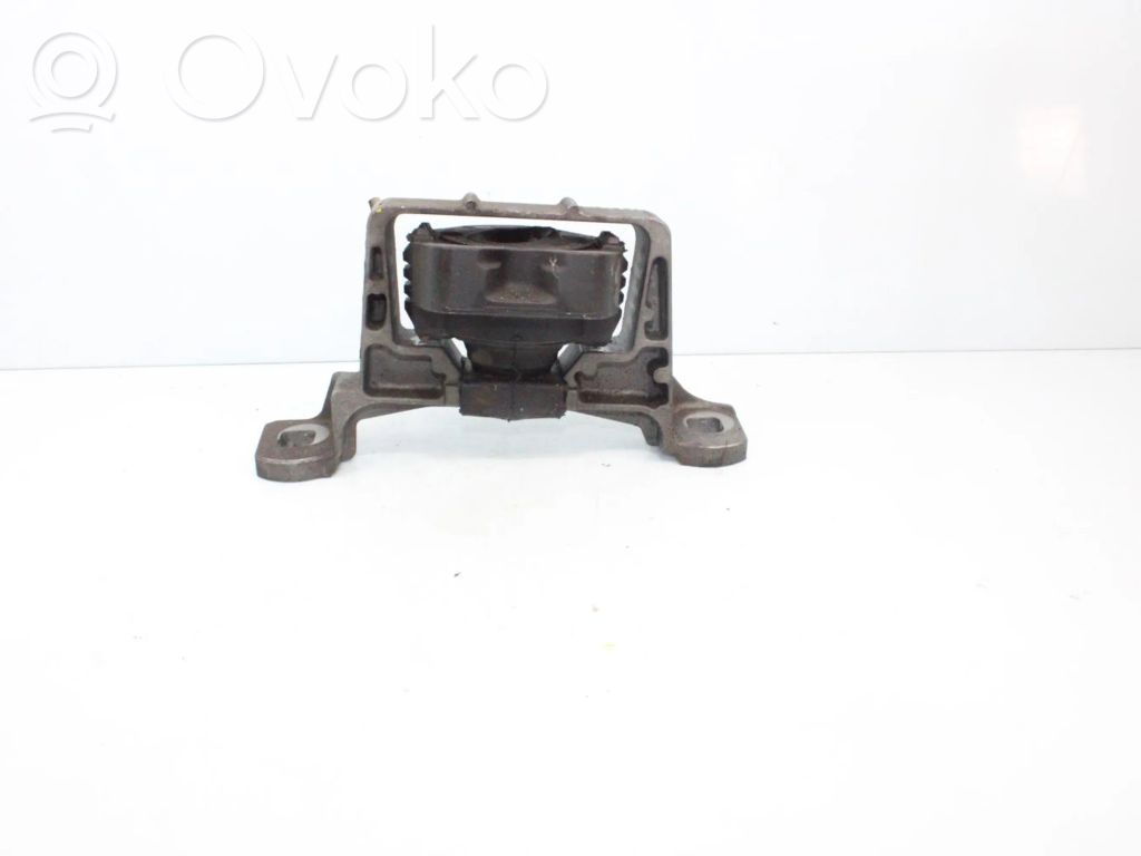 Ford Focus Engine mounting bracket 