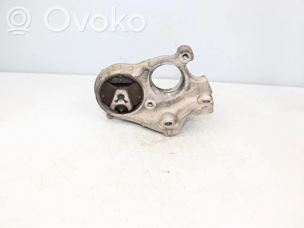 Engine mounting bracket   EPC810907