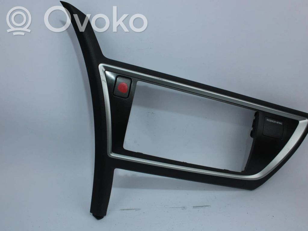 Toyota Auris E180 Interruttore luci di emergenza
