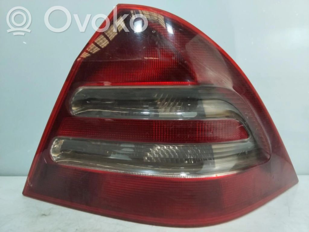 Mercedes-Benz C W203 Lampă spate în caroserie