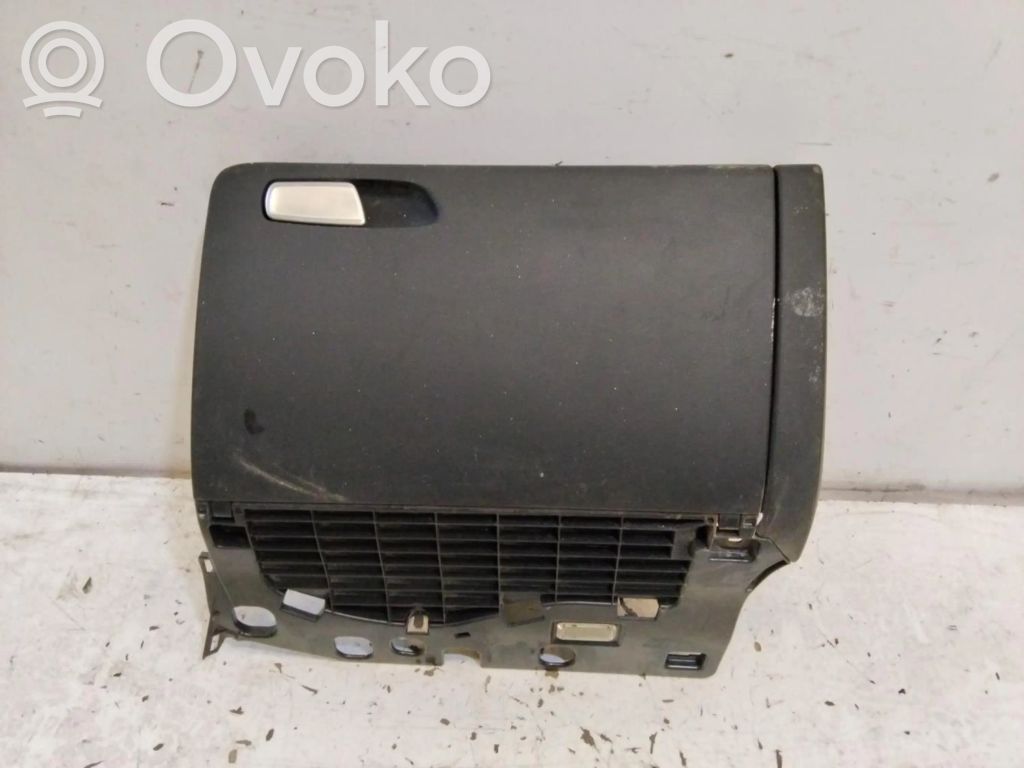 Guantera   8K1857035