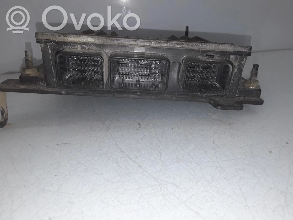 Unidad de control/módulo ECU del motor   8200334419