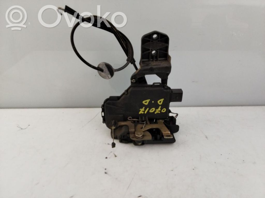 Volkswagen PASSAT Serratura portiera anteriore 