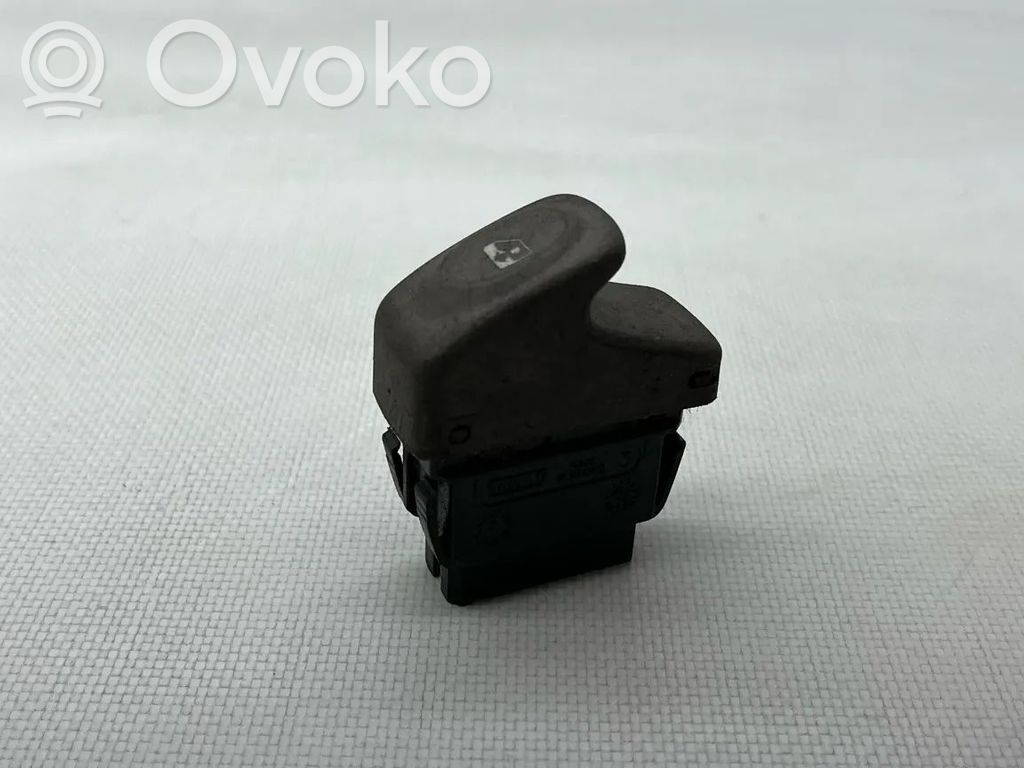 Renault Twingo I Electric window control switch 