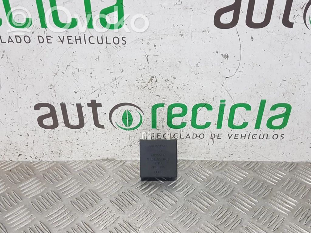 Audi A4 S4 B5 8D Muu rele 