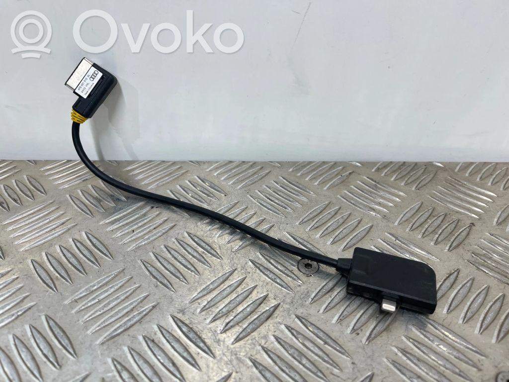 Audi Q5 SQ5 8R USB socket connector 