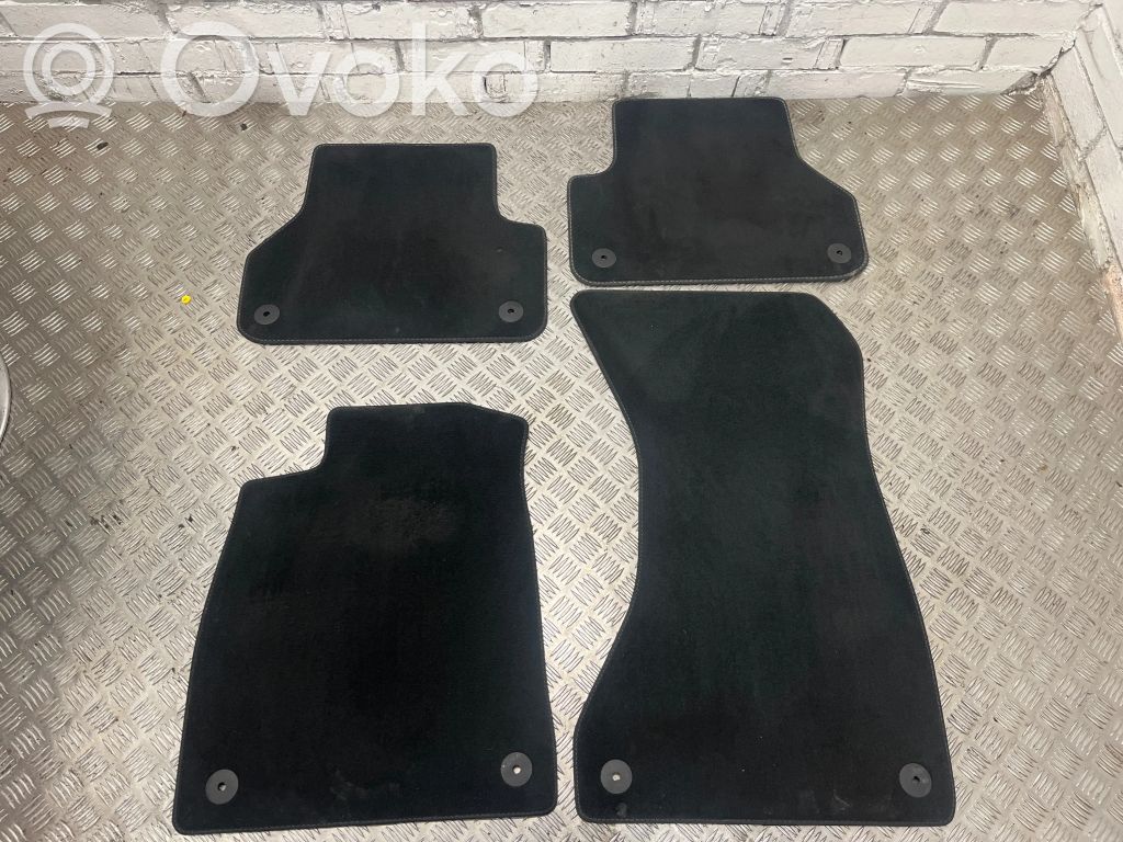 Audi A4 S4 B9 8W Zestaw dywaników samochodowych 