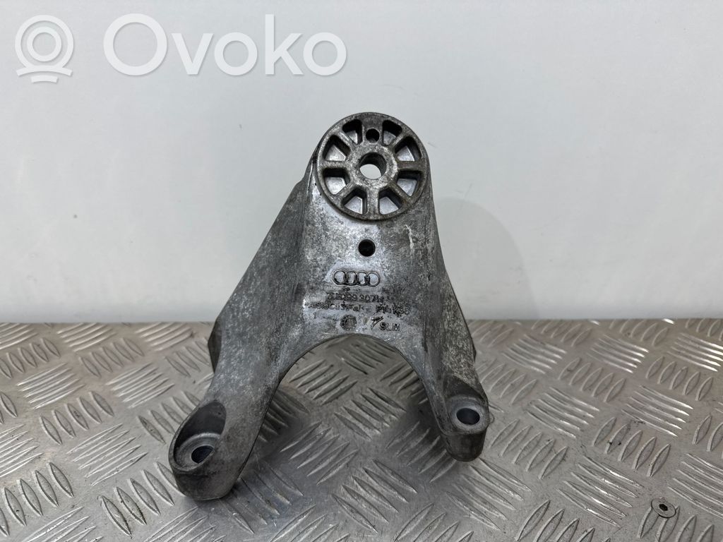 Audi Q7 4L Engine mounting bracket 