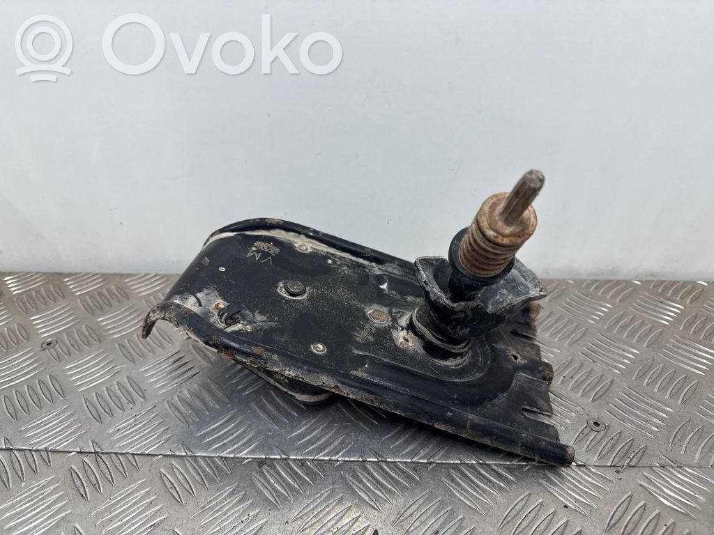 Dodge Durango III Spare wheel mounting bracket 