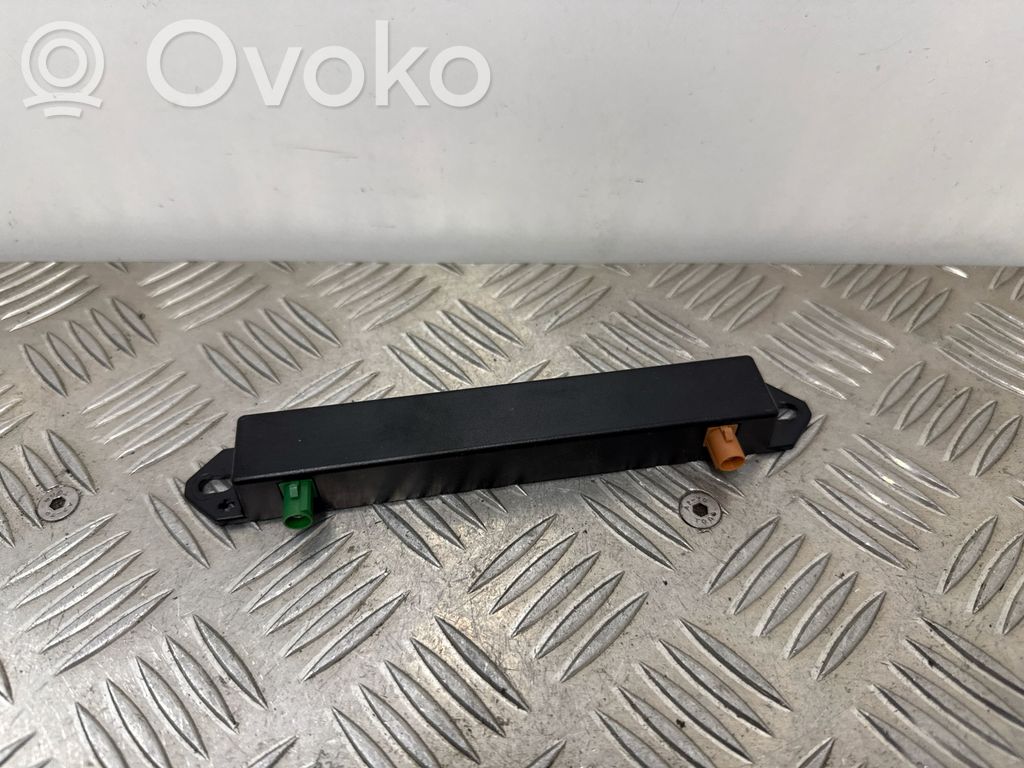 Chrysler Pacifica Antenna control unit 