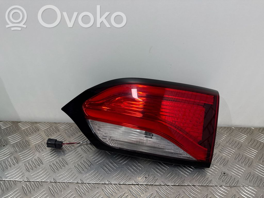 Chrysler Pacifica Aizmugurējais lukturis pārsegā 