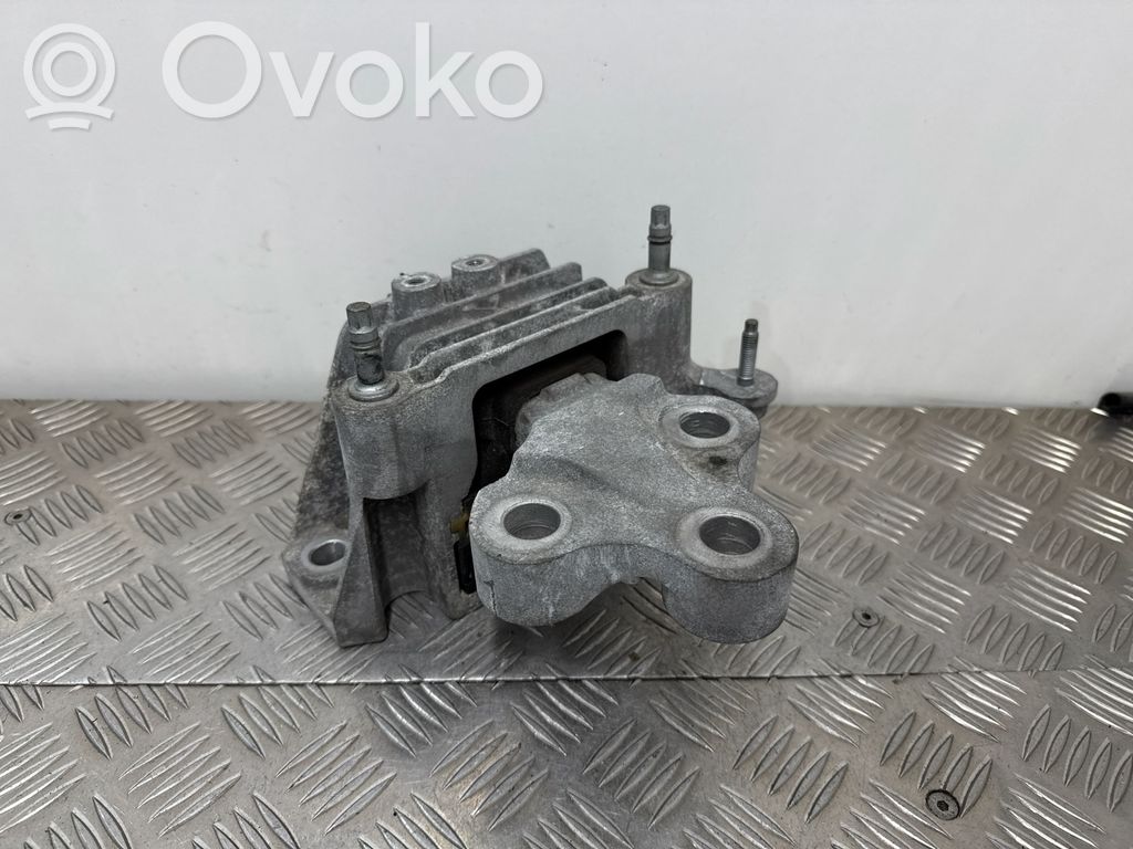 Chrysler Pacifica Engine mount bracket 