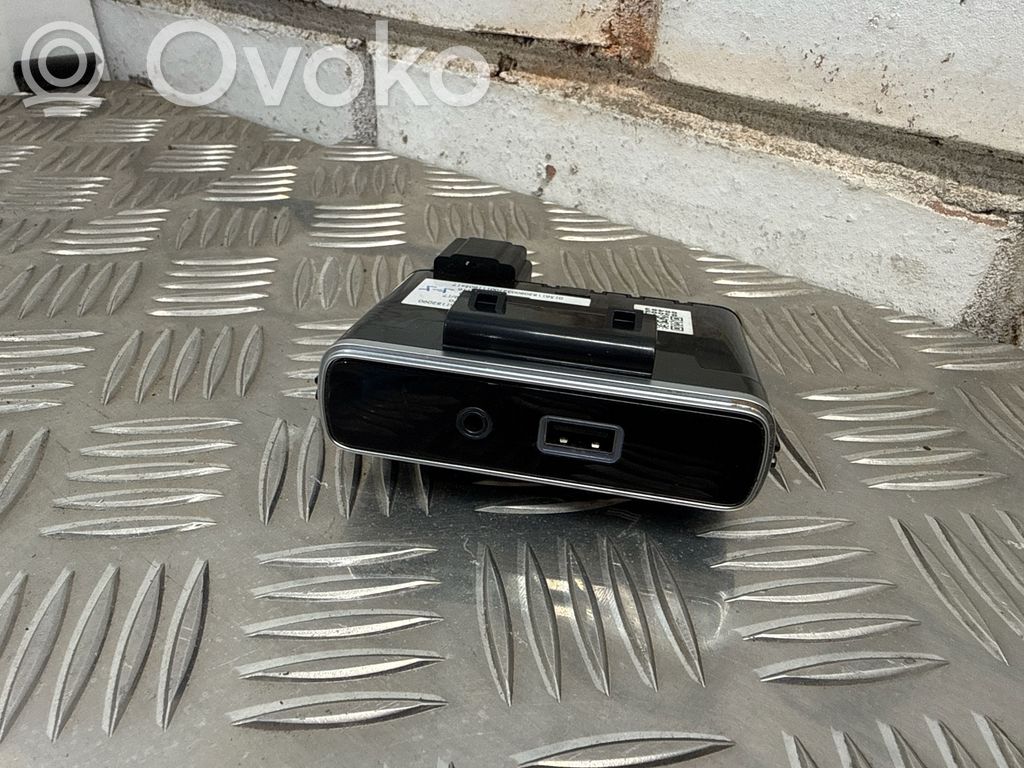 Alfa Romeo Giulia Enchufe conector USB 