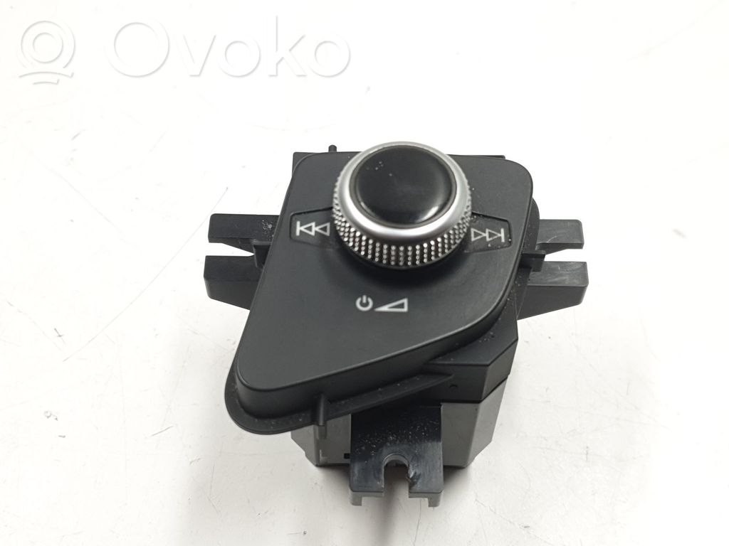 Multifunctional control switch/knob   4M1919616