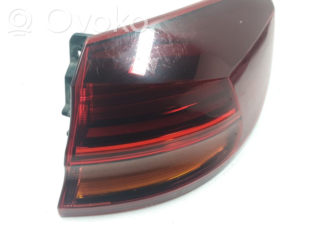 KIA Ceed Aizmugurējais lukturis virsbūvē 