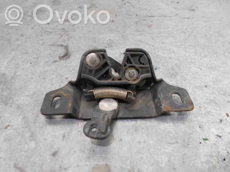 Peugeot 405 Takaluukun lukon salvan moottori 