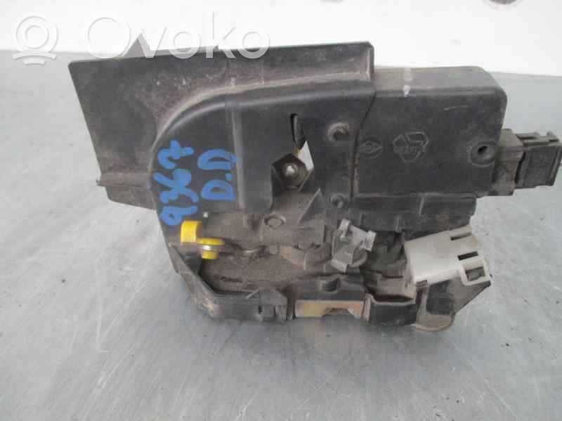 Renault Laguna I Etuoven lukko 