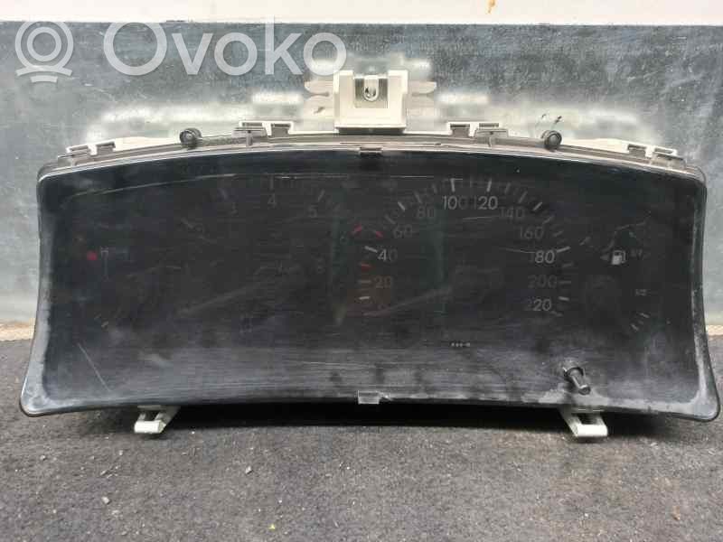 Toyota Corolla Verso AR10 Geschwindigkeitsmesser Cockpit 