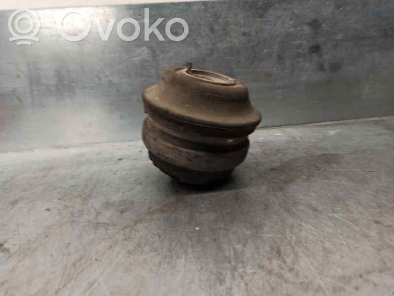 Mercedes-Benz Sprinter W901 W902 W903 W904 Moottorin kiinnikekorvake