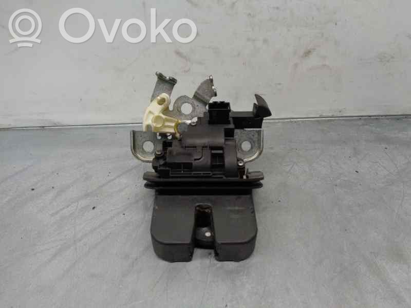 Audi A6 S6 C6 4F Takaluukun lukon salvan moottori 