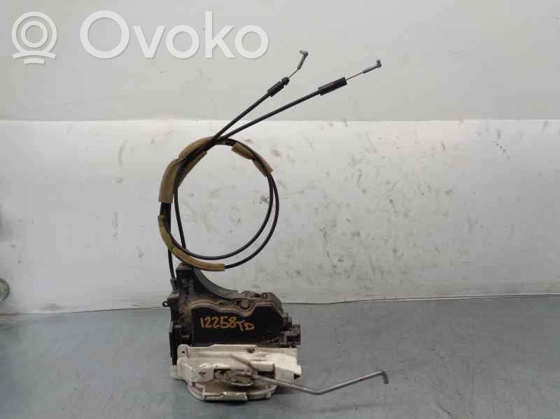 Mitsubishi Grandis Zamek drzwi tylnych 
