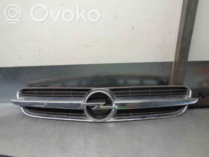 Opel Vectra C Priekšējais režģis 