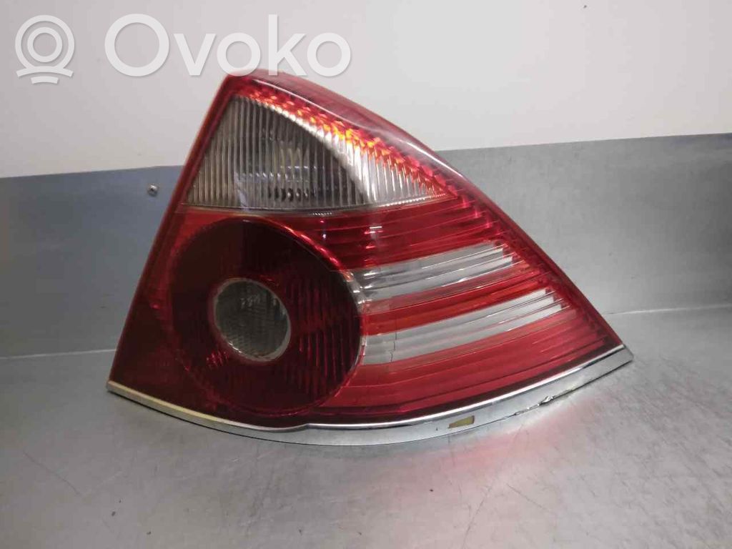 Ford Mondeo Mk III Luci posteriori