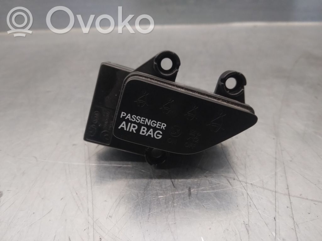 KIA Rio Multifunctional control switch/knob