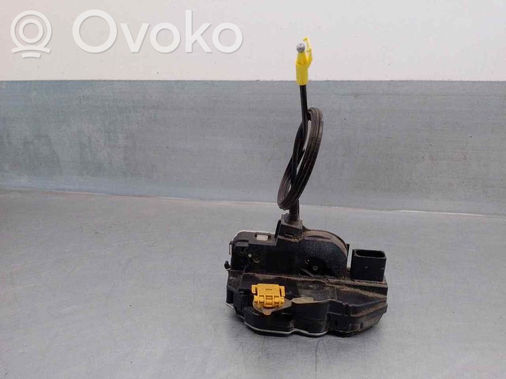 Opel Astra H Takaoven lukko 