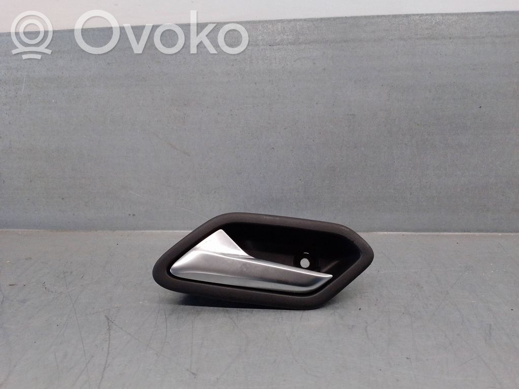 Dacia Sandero III Manecilla interna puerta trasera 