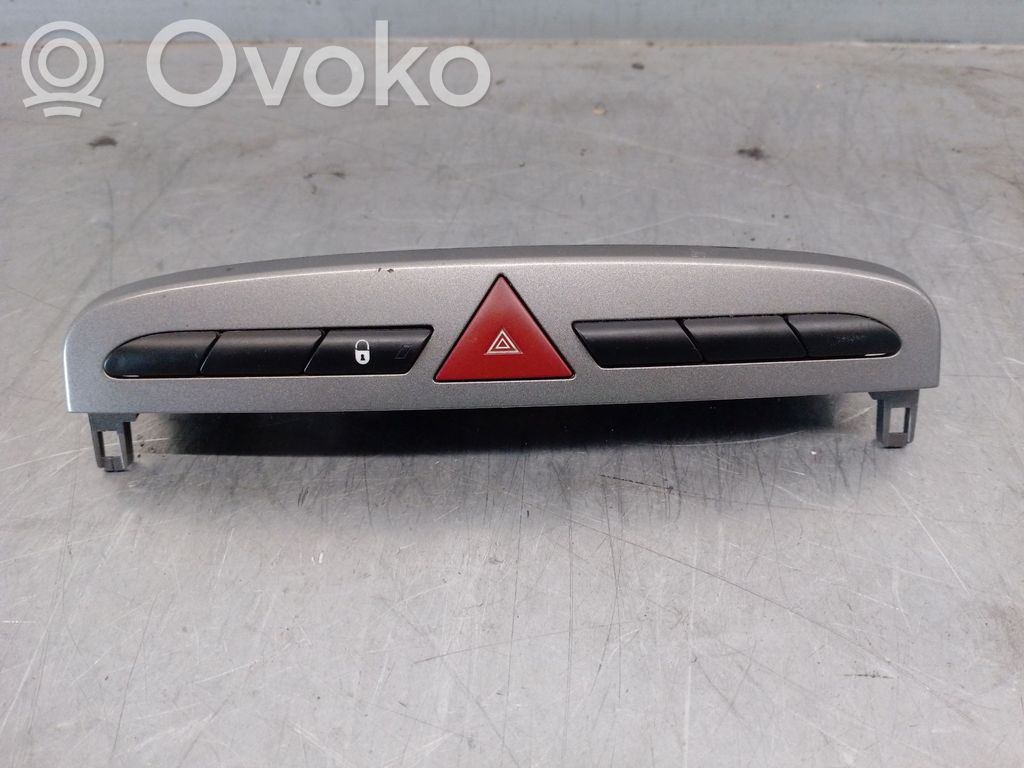 Peugeot 308 Przycisk świateł awaryjnych 